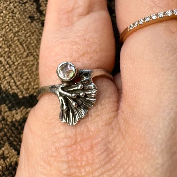 Sterling silver and abalone shell ring. - Picture 7 of 11